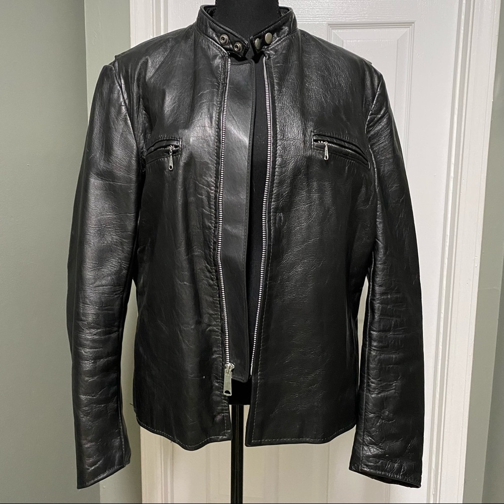 Harley Davidson leather jacket. Size 42 ~fits size 10. Good condition